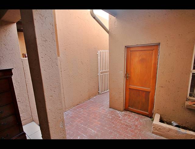 2 BEDROOM TOWNHOUSE FOR SALE IN EDLEEN